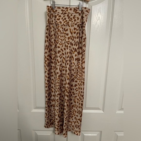 Free People leopard, satin skirt. Size 2. - Picture 5 of 7